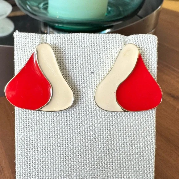 Vintage Red and Cream Enamel Metal Earrings - Picture 3 of 6